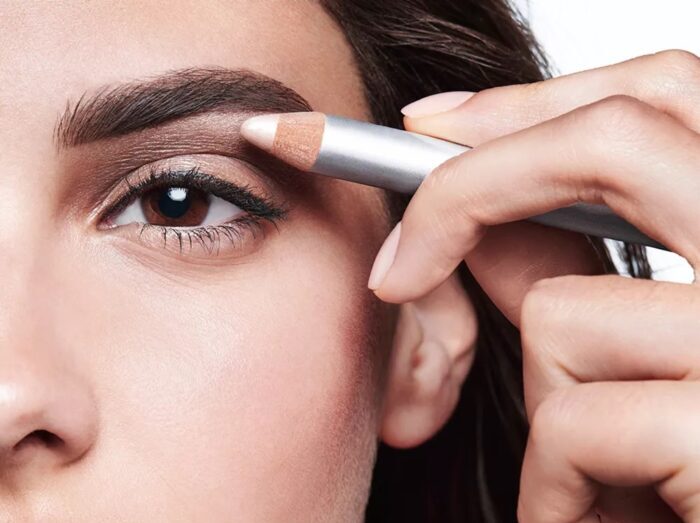 How To Perfectly Shape Eyebrows With Concealer